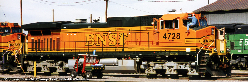 BNSF C46-9W 4728